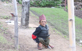 शारीरिक अपाङ्गता भएका युवराज कृषि कर्ममा रमाउँदै