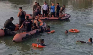 पिकनिक गएका १२ विद्यार्थी र दुई शिक्षकको मृत्यु