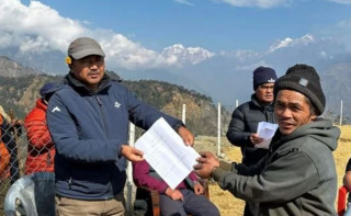 गोरखाको धार्चे गाउँपालिकामा अव्यवस्थित बसोबासीलाई निस्सा वितरण