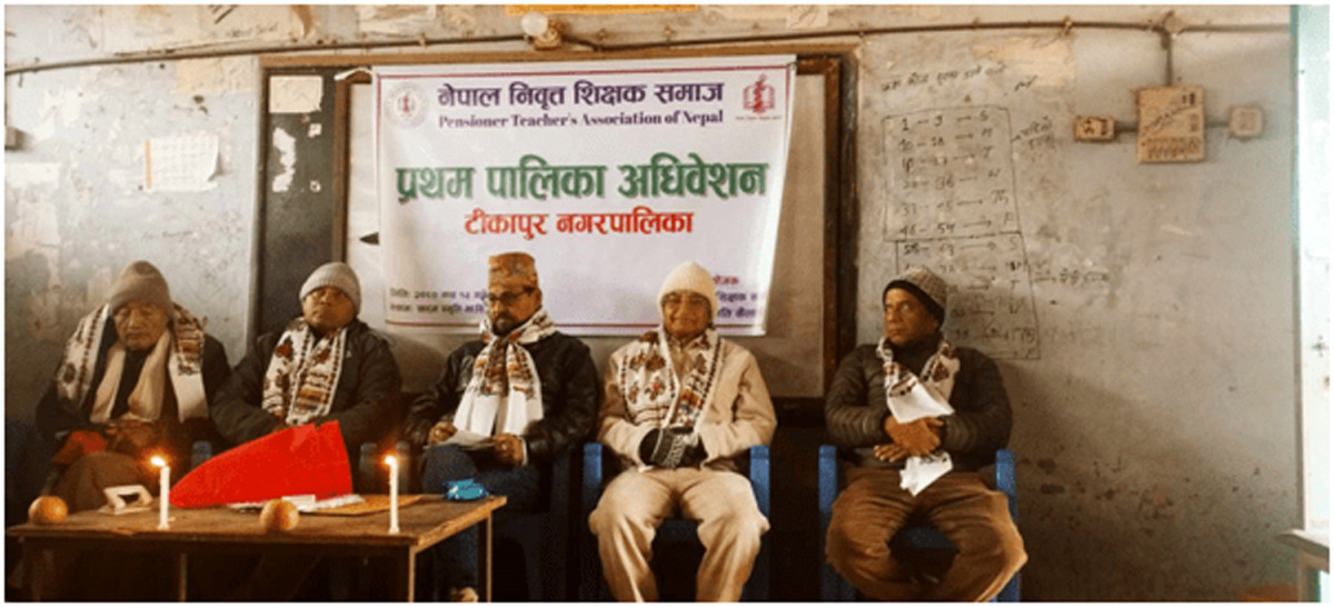 शैक्षिक उन्नयनमा निःशुल्क सहयोग गर्ने सेवानिवृत्त शिक्षकको प्रतिबद्धता
