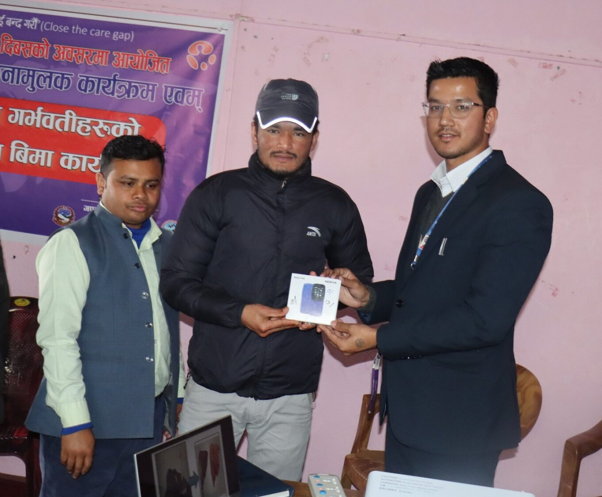 गोरखाको गण्डकी गाउँपालिकामा ‘एम्बुलेन्स चालकलाई फोन गर्दा पैसा नलाग्ने सिमकार्ड र मोवाइल’