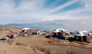 हिमाल हेर्न माइजोमाईमा पर्यटक आकर्षित