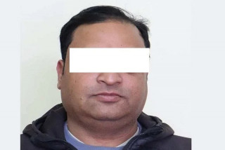 चिनियाँ नागरिकलाई नेपाली नागरिकता दिलाएको आरोपमा अधिकृत पक्राउ