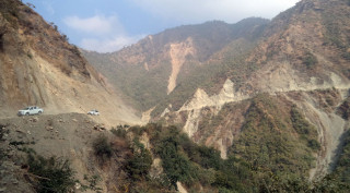 पहिरो खसेपछि कान्तिराजपथमा आवागमन बन्द