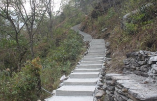 चन्दा र श्रमदान जुटाएर पदमार्ग निर्माण