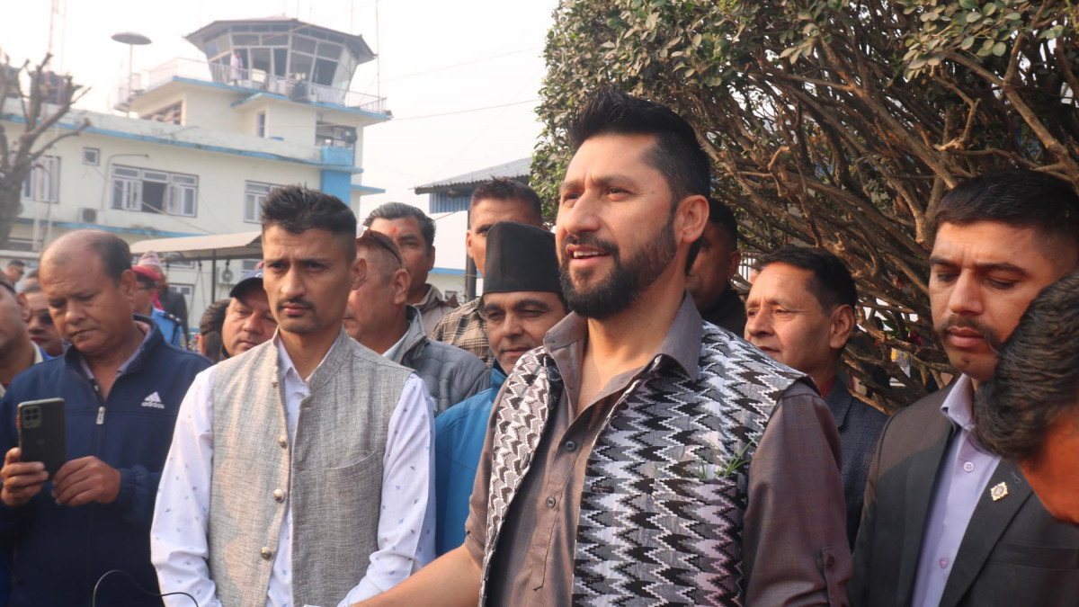 स्वास्थ्य अवस्था नाजुक भएकाले महरालाई छाडिएको होः गृहमन्त्री लामिछाने