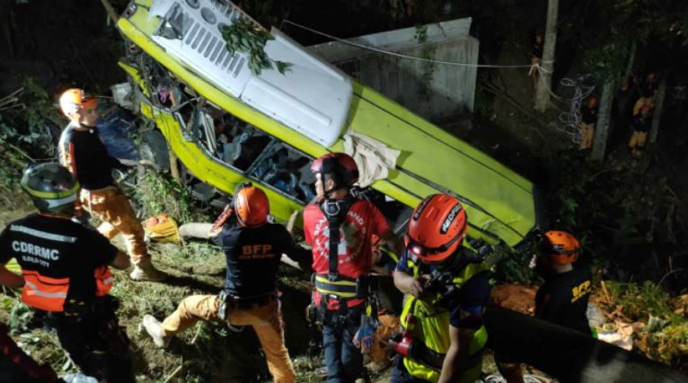 ट्रक र यात्रुवाहक भ्यान आपसमा ठोक्किँदा १७ जनाको मृत्यु