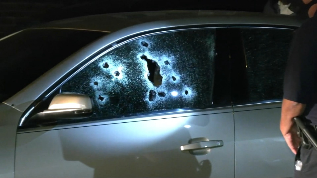 अमेरिकी प्रहरीद्वारा कार चालकमाथि ४१ सेकेण्डमा ९६ गोली प्रहार