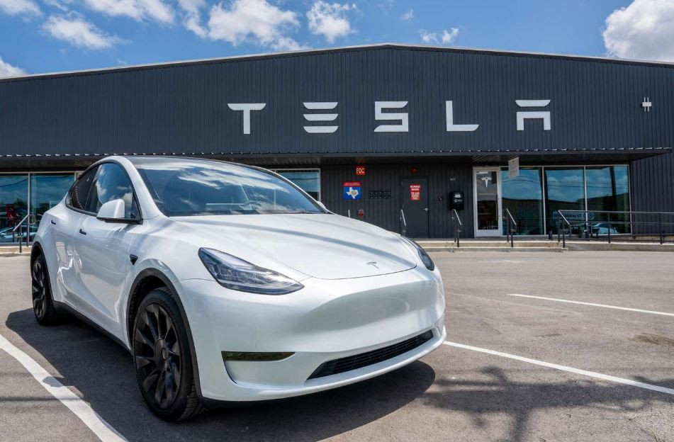 टेस्लाले १० प्रतिशत कर्मचारी कटौती गर्ने