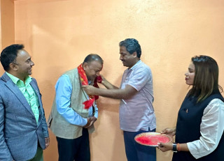 डा.नवलकिशोर साहले त्यागे एमाले 