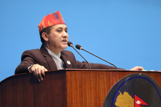 गृहमन्त्री रविलाई विश्वप्रकाश शर्माको प्रश्न : गिरीबन्धु टी–स्टेटको फाइल खोल्न सक्नुहुन्छ ?