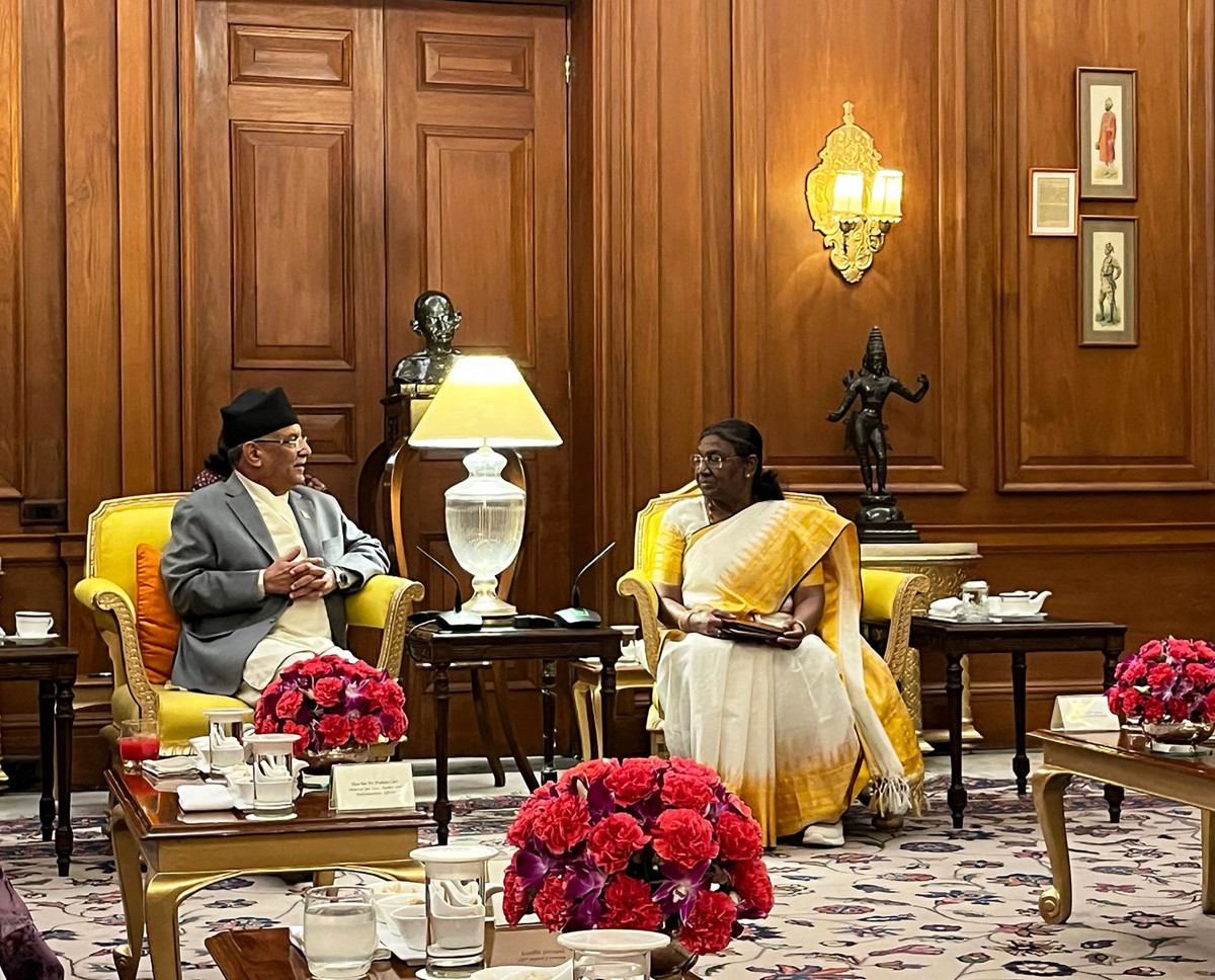 भारतका राष्ट्रपतिसँग प्रधानमन्त्री प्रचण्डको शिष्टाचार भेट