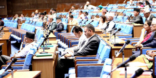 संसद् बैठक : कर्णालीको झोलुङ्गे पुल तत्काल मर्मत गर्न माग