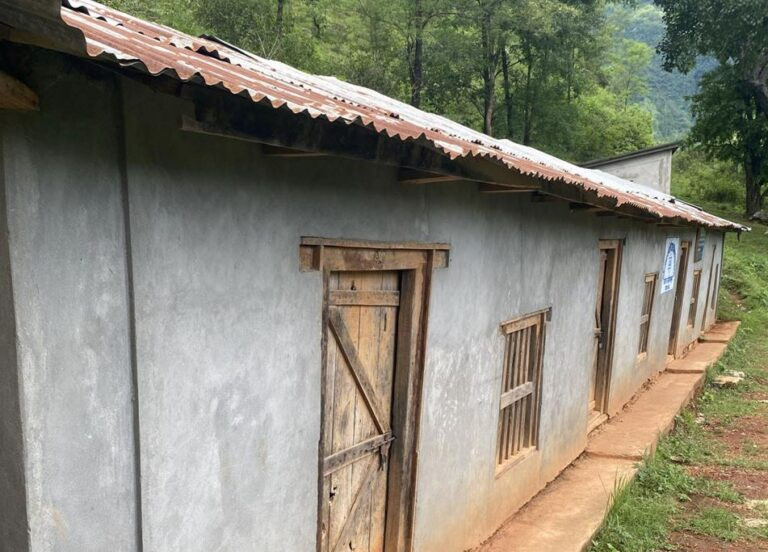 विद्यार्थी दुई, शिक्षक पनि दुई : प्रअ भन्छन्- दिन बिताउन साह्रै गाह्रो हुन्छ
