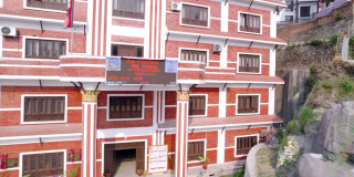 टोखा नगरपालिकाको वडाले कक्षा ११/१२ पढ्न २५ जनालाई छात्रवृत्ति दिँदै
