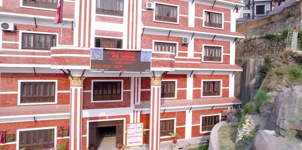 टोखा नगरपालिकाको वडाले कक्षा ११/१२ पढ्न २५ जनालाई छात्रवृत्ति दिँदै