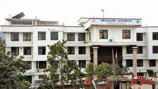 अर्थ मन्त्रालय नपाएको झोकमा सत्तारूढ दल कांग्रेसले समर्थन फिर्ता लिँदै