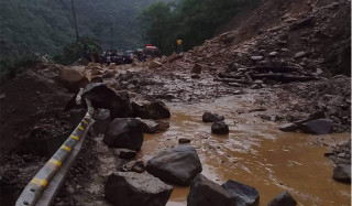 नारायणगढ–मुग्लिन सडक : नौ किलोमा सडक भासियो, एकतर्फी यातायात सञ्चालन