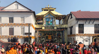 आज साउनको पहिलो सोमबार, बिहानैदेखि पशुपतिमा दर्शनार्थीको भिड