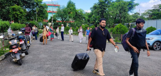 बंगलादेशबाट १३ सय भन्दा बढी विद्यार्थी स्वदेश फर्किए