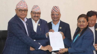 कोसीमा माओवादीका मन्त्रीहरूले बुझाए मुख्यमन्त्रीलाई राजीनामा