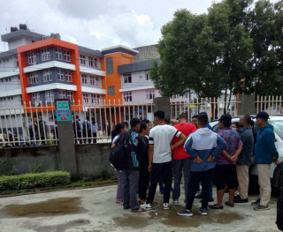 किष्ट अस्पतालमा पस्यो कर्मनाशाको पानी, बिरामी सुरक्षित स्थानमा