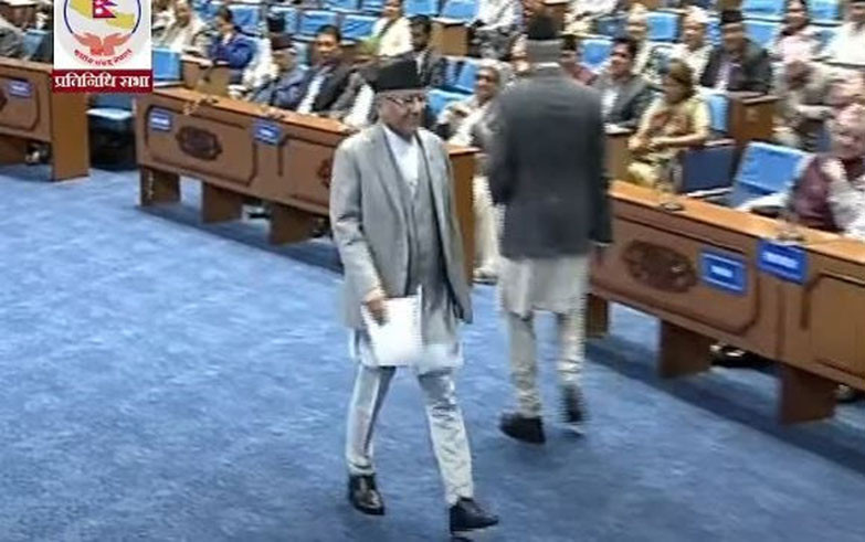 देउवा र प्रचण्डबीच संसद्को फ्लोरमा जम्काभेट : दुवैले आपसमा हेर्नसम्म चाहेनन्, तर्किएर हिँडे