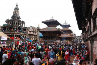 पाटनको कृष्ण मन्दिरमा भक्तजनको घुइँचो