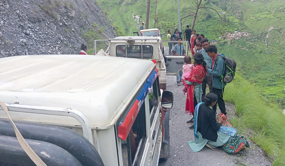 ५ स्थानमा सडक पूर्णरुपमा अवरुद्ध