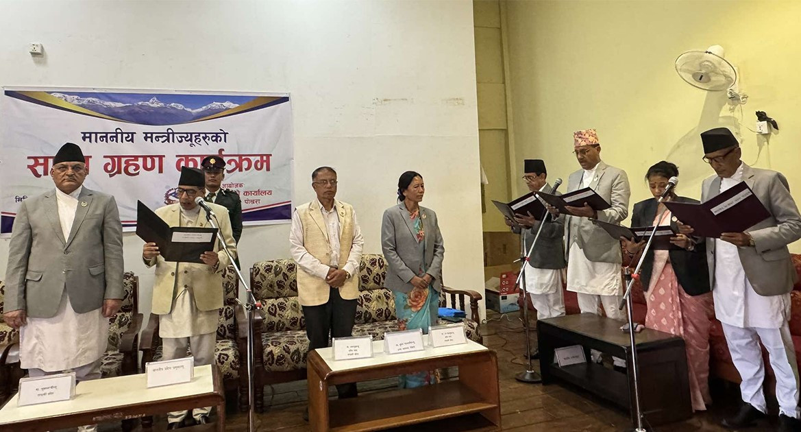 गण्डकीमा एमालेबाट नियुक्त ४ जना मन्त्रीले लिए शपथ