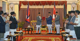 प्रधानमन्त्रीले राष्ट्रपतिसमक्ष पेश गरे राष्ट्रिय सुरक्षा परिषद्को वार्षिक प्रतिवेदन