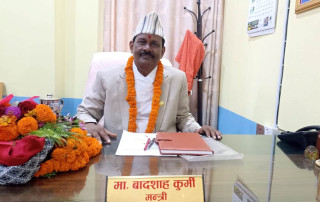 आन्दोलनले बादशाहलाई टेकायो घुँडा, दिए पदबाट राजीनामा