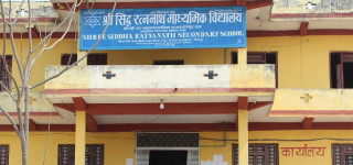 विद्यालयमा  नै कोरियन भाषा पढाइले विद्यार्थी उत्साहित