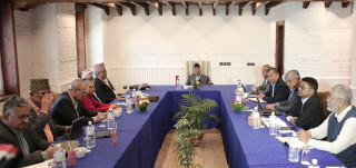 पार्टी कार्यालय डुबानमा परेपछि एमाले बैठक होटलमा, अपरान्ह ओलीले पत्रकार सम्मेलन गर्दै 