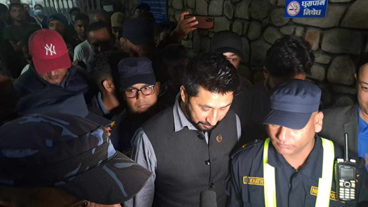 भोलि रवि लामिछानेलाई अदालत उपस्थित गराइने, रास्वपाको घन्टी घरमा प्रदर्शन