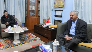 सरकार ढाल्ने खेल भयो भन्दै बालुवाटारमा जुटे कांग्रेस-एमाले