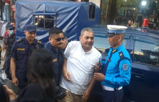 मध्यरातमा पक्राउ परे दुर्गा प्रसाईं