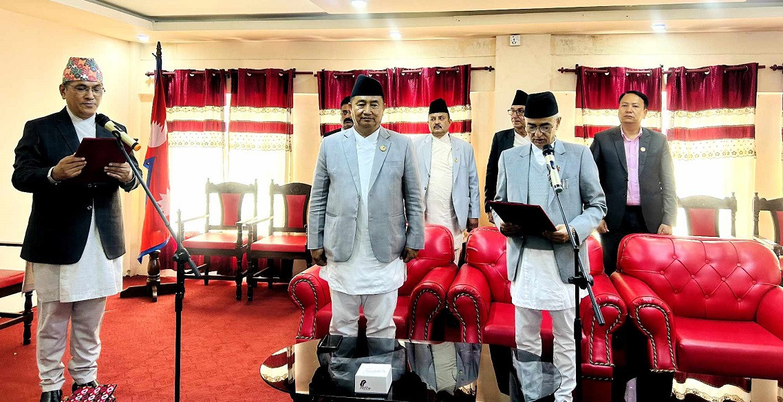 बागमती लोक सेवा आयोगका अध्यक्ष श्रेष्ठले लिए शपथ