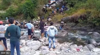 उत्तराखण्डमा बस दुर्घटना हुँदा कम्तीमा ३६ जनाको मृत्यु