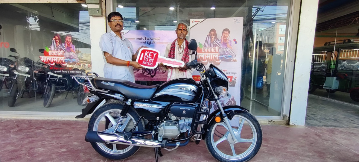 सि.जि.हिरो एक्कासी मालामाल दशैं तिहार अफर अन्तर्गत रु.पाँच लाख क्यासब्याकका बिजेता यादव