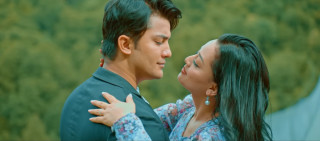 चनुको 'बेग्लै खुशी'मा आकाश र करुणाको रोमान्स ( भिडियो )