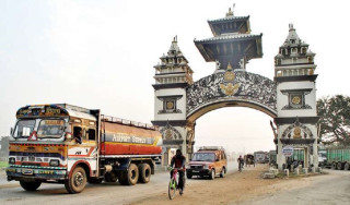 वीरगञ्ज नाका हुँदै दुई महिनामा ७ अर्बका सवारीसाधन आयात