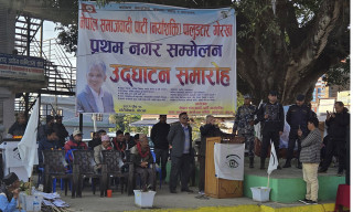 गोरखा पुगेर बाबुरामले प्रचण्डलाई लगाए खलनायकको आरोप