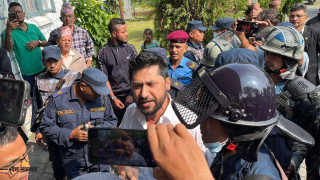 सभापति रवि लामिछाने आज जिल्ला अदालत काठमाडौँमा उपस्थित हुँदै