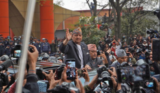 पूर्वराजा काठमाडौं ओर्लिए, गेटमा समर्थकहरुको स्वागत