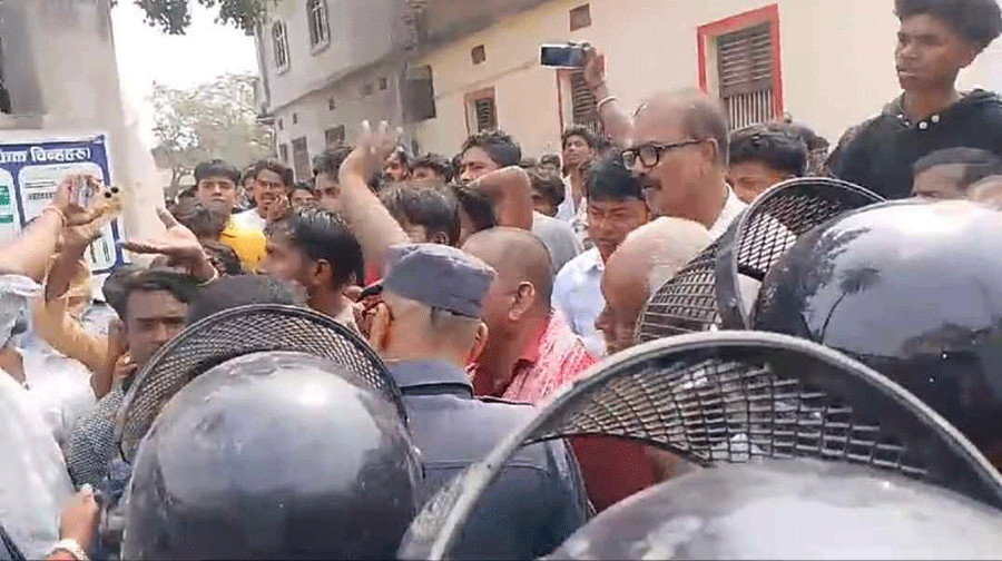 धनुषामा प्रहरीको गोली लागेर एकजना घाइते