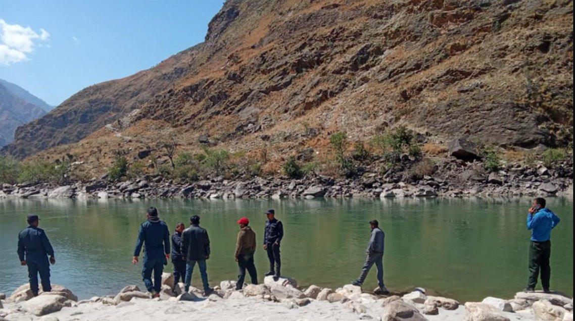 ड्रमको डुंगा बनाएर कर्णाली नदी तर्ने क्रममा बेपत्ता युवक मृत भेटिए