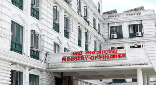 सरकारी ऋणको ग्राफ : आठ महिनामा थपियो साढे दुई खर्ब