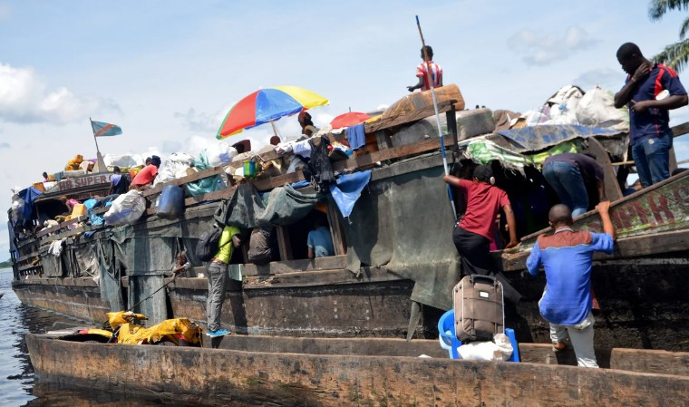 डुङ्गामा आगलागी हुँदा १ सय ४३ जनाको मृत्यु