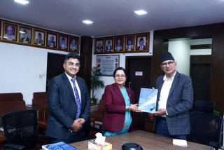 नेपाल राष्ट्र बैङ्कद्वारा आर्थिक वर्षको पूर्व बजेटकालीन समीक्षा प्रतिवेदन अर्थ मन्त्रालयमा पेस